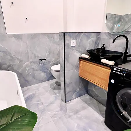 Luxurious - Seaside - Bath - Wifi - Ac Nizza