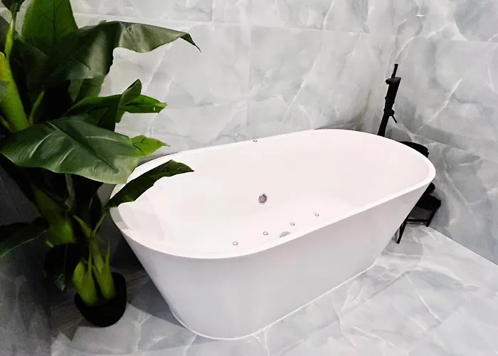 Luxurious - Seaside - Bath - Wifi - Ac