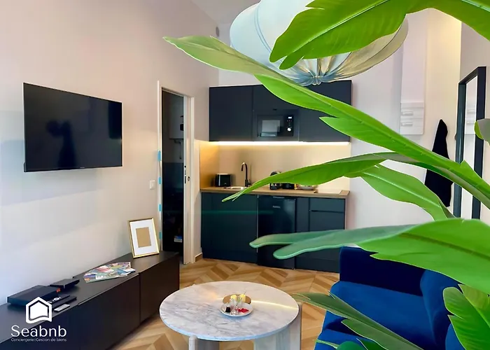 Luxurious - Seaside - Bath - Wifi - Ac